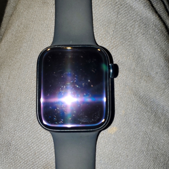 Apple 8 watchdoes not have charger